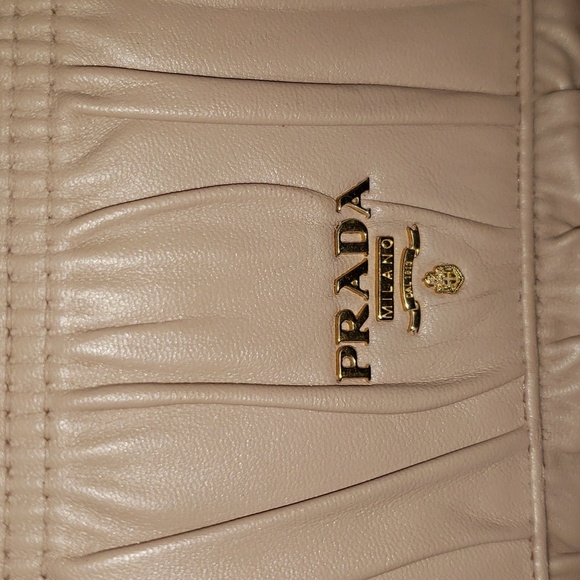 Authentic Prada Wallet on Chain - Picture 4 of 12